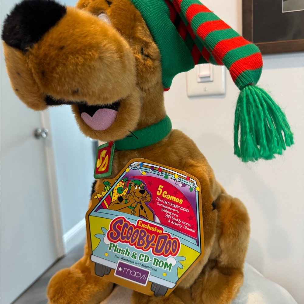 Scooby-Doo Plush Stuffed Toy with Green and Red Hat and CD-ROM